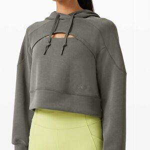 Lululemon Get Centred Crop Hoodie in Size 12 Grey Sage